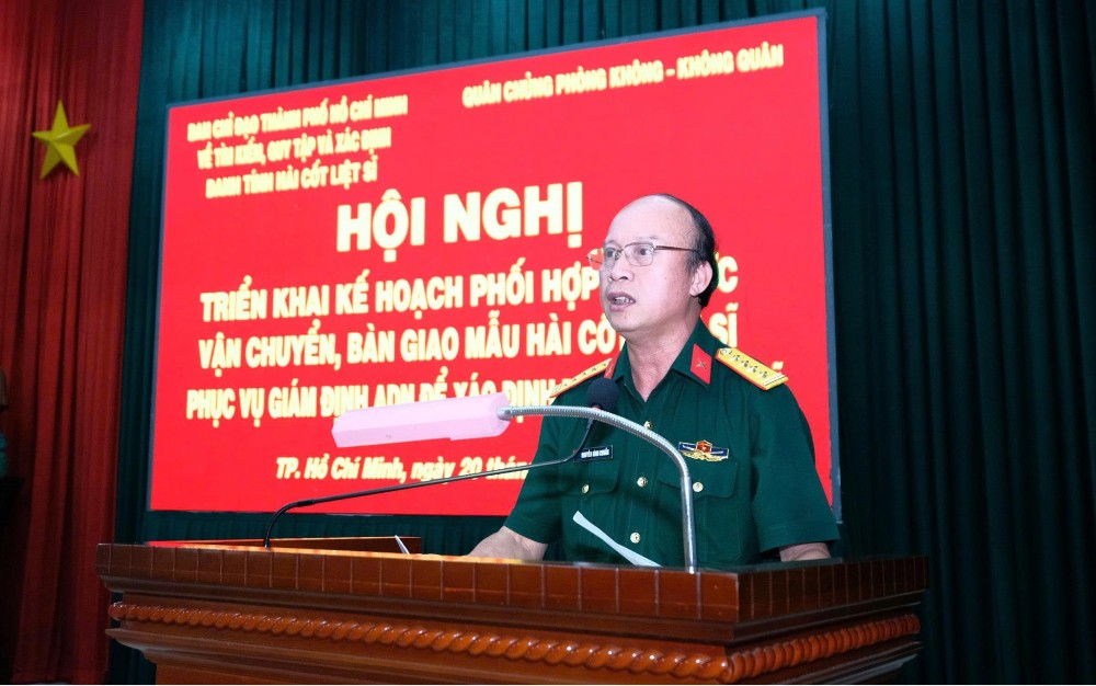 Đại tá Nguyễn Đình Chuẩn, Phó chính ủy Bộ Tư lệnh TP.HCM chủ trì hội nghị. Ảnh: Bộ Tư lệnh TPHCM