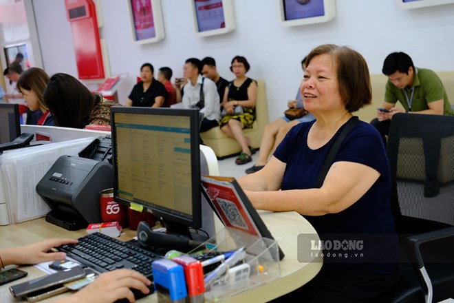 After August 20, subscribers who have not completed the confirmation or authentication according to regulations will be recalled. Photo: Hao Thien