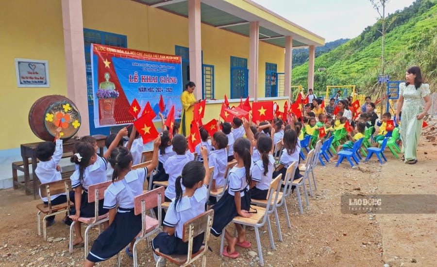 Teachers at Da Nang mountainous schools are still a difficult source of human resources to recruit and retain before each new school year. Photo: Hoang Bin