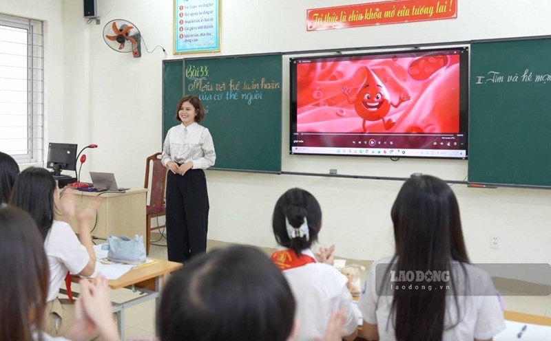 From the 2026 - 2027 school year, high school students nationwide are educated in AI, with core content of 12 periods/class/school year, without causing program overload. Photo: Phuong Anh