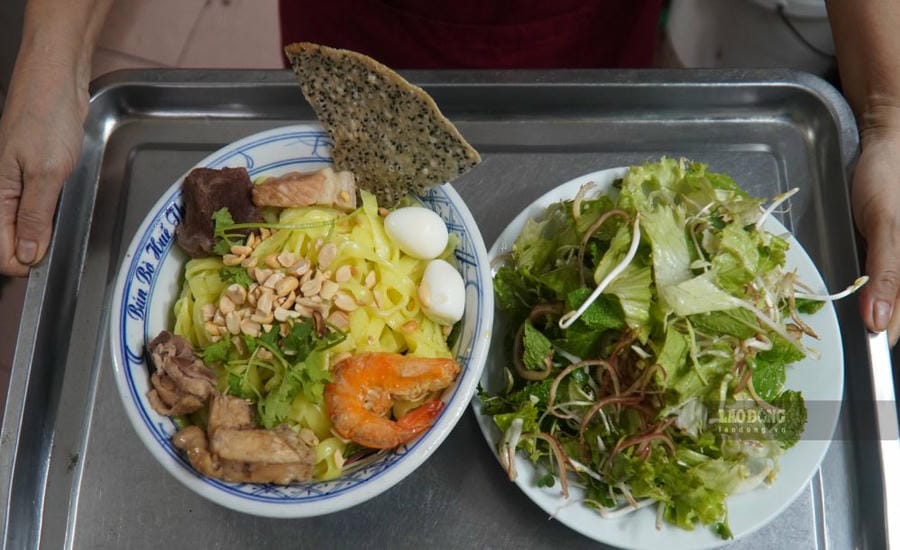Un bol de nouilles Quang, enveloppant pleinement la saveur de la patrie des habitants du centre du Vietnam expatriés. Photo: Minh Vu
