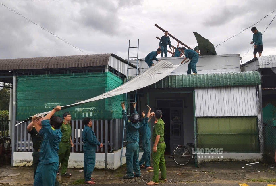 Functional forces focus on supporting people to overcome the consequences of natural disasters. Photo: Phuc Khanh