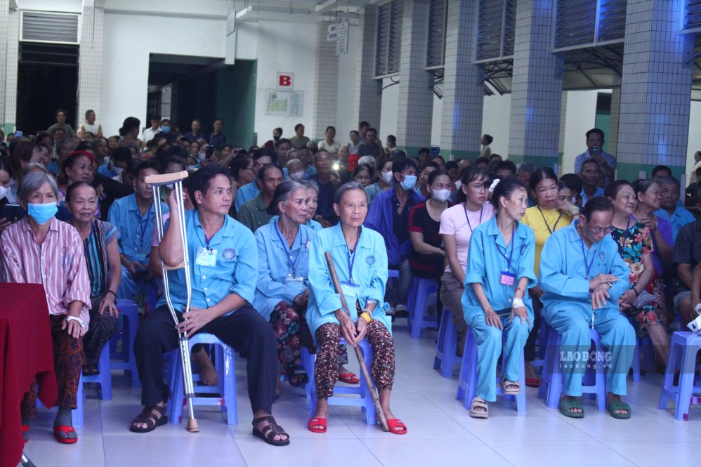Chương trình “Giai điệu yêu thương” diễn ra tại sảnh Trung tâm Ghép tạng - Bệnh viện Đà Nẵng tối 20.8. Ảnh: Thanh Huyền