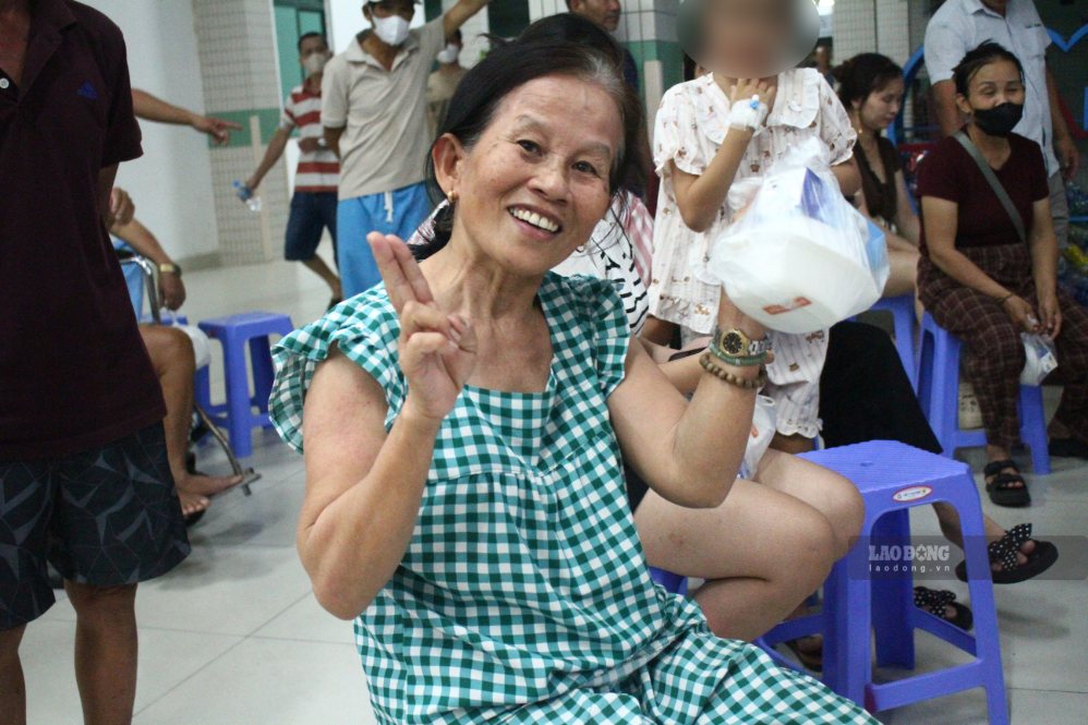 정신적인 선물은 환자들이 어려움을 극복하고 질병과 싸울 수 있도록 동기를 부여합니다. 사진: 탄후옌