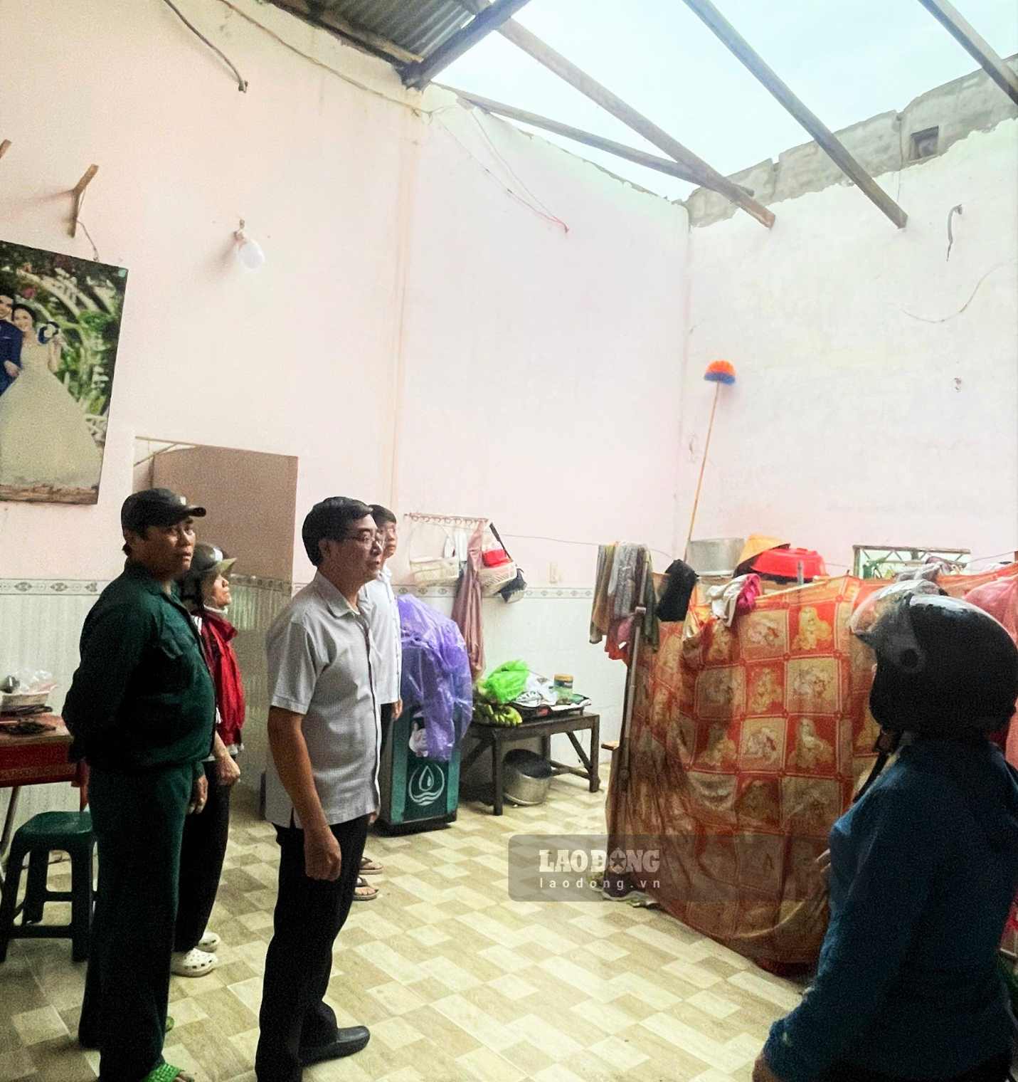 Nhà của một hộ dân tại xã Đạ Huoai bị lốc xoáy làm tốc mái. Ảnh: Hoài Thanh