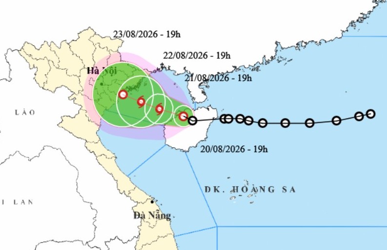 Tropical depression in the East Sea is about to strengthen into a storm heading towards Vietnam's mainland. Photo: National Center for Hydro-Meteorological Forecasting