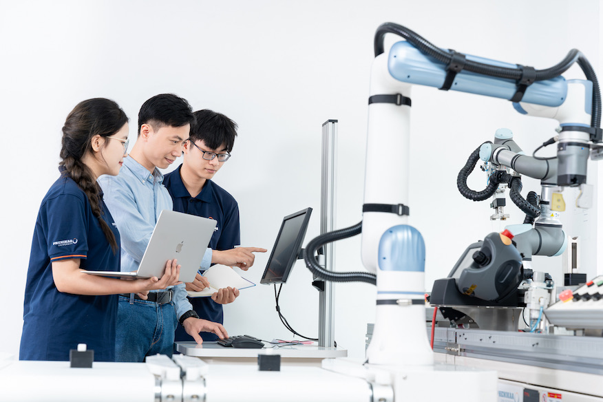 Phenikaa University students in the laboratory. Photo: School provided