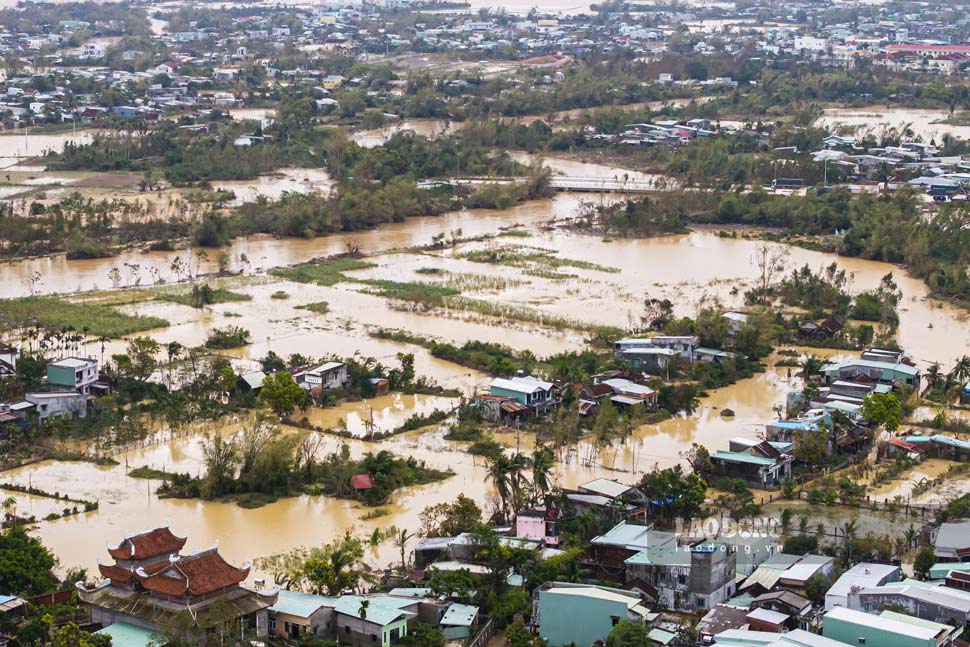 Heavy rain and rising river water caused flooding in many residential areas of Quy Nhon Bac ward, Gia Lai at the end of November 2025. Photo: Dung Nhan
