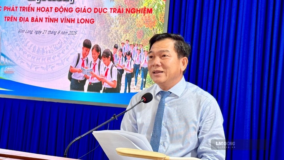 Ông Sum phát biểu tại hội nghị ký kết hợp tác phát triển hoạt động giáo dục trải nghiệm trên địa bàn tỉnh Vĩnh Long. Ảnh: Hoàng Lộc