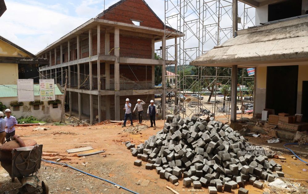 Currently, 4 out of 6 inter-level boarding schools in border communes in Da Nang have completed 80% of the volume, and 2 other schools are only below 80%. Photo: Tra Ban