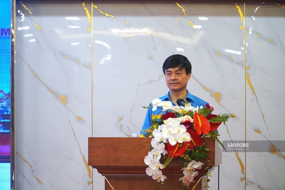 Ông Lê Văn Nghĩa, Phó Chủ tịch Tổng LĐLĐVN chia sẻ tại lớp tập huấn cán bộ Công đoàn chủ chốt năm 2026. Ảnh: Minh Tâm
