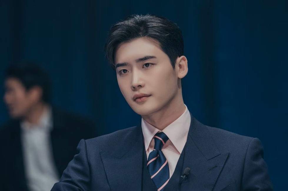 Lee Jong Suk enjoys his private life after breaking up with IU. Photo: Disney+