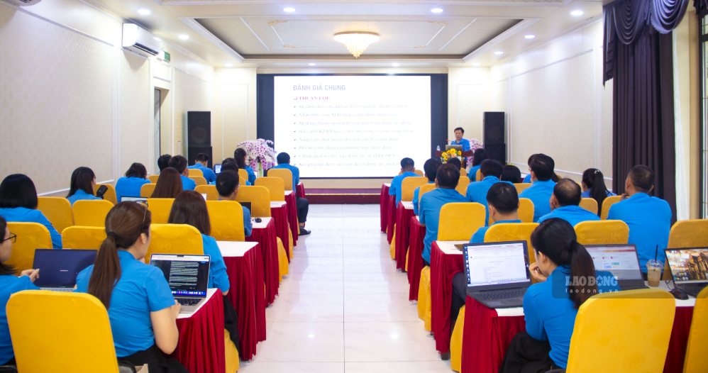 Commune and ward trade union officials participate in professional training. Photo: Duy Chuong
