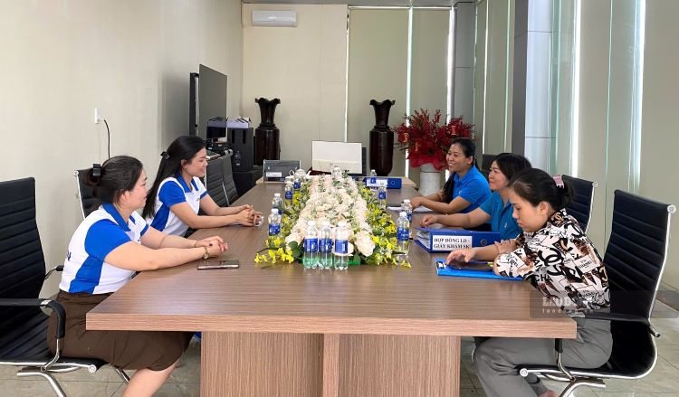 The supervisory delegation conducts direct supervision at the Trade Union of Thai Son Tay Nguyen Trading - Service Co., Ltd. Photo: Hoang Anh
