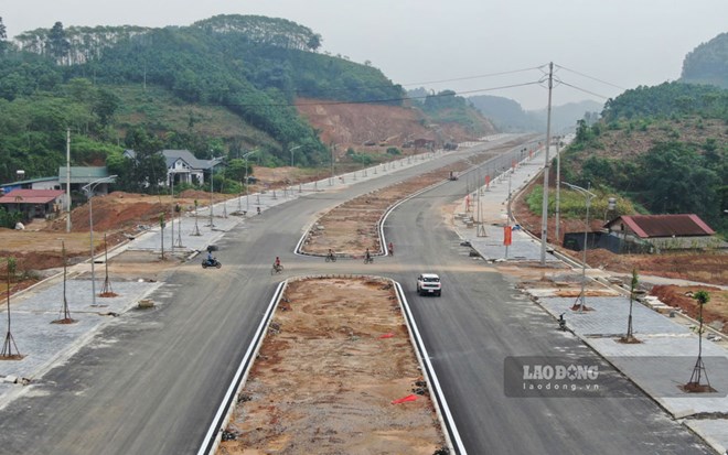 The investment helps complete Lao Cai's transport infrastructure. Photo: Dinh Dai