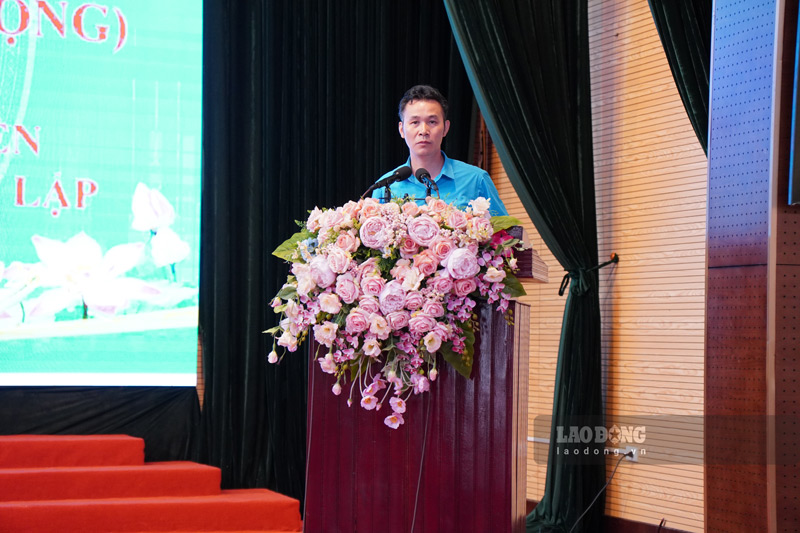 Ông Vũ Cao Minh - Phó Chủ tịch Thường trực Liên đoàn Lao động tỉnh Lào Cai phát biểu tại hội nghị. Ảnh: Đinh Đại