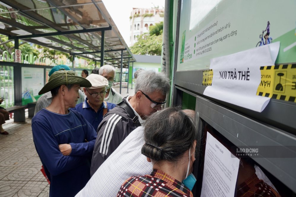 거의 2만 건의 대중교통 카드 발급 신청서, 시민들은 승객을 유지하기 위한 해결책을 희망합니다. 사진: Như Quỳnh