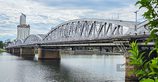 Sắc màu mới của cầu Trường Tiền