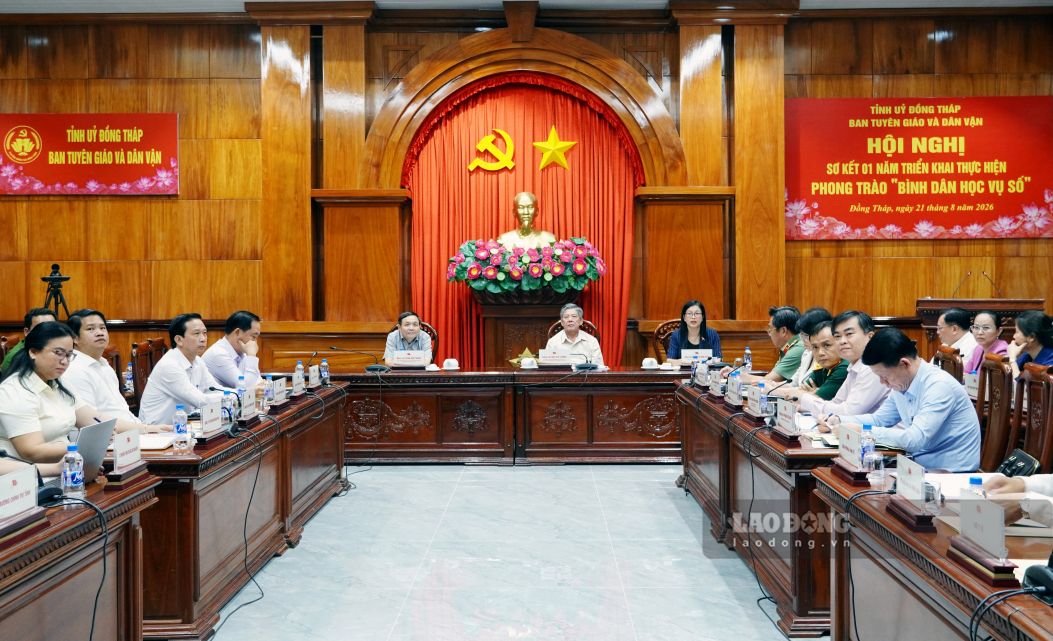 Quang cảnh đại biểu tại điểm cầu cấp tỉnh tham dự sơ kết 1 năm triển khai phong trào Bình dân học vụ số. Ảnh: Cổng thông tin điện tử tỉnh Đồng Tháp