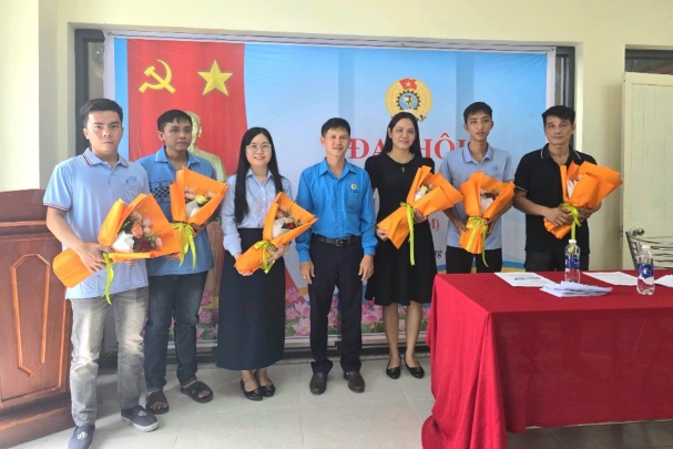 The Congress established the Grassroots Trade Union of GNK Hardware Plastic (Vietnam) Co., Ltd. Photo: Tay Ninh Trade Union