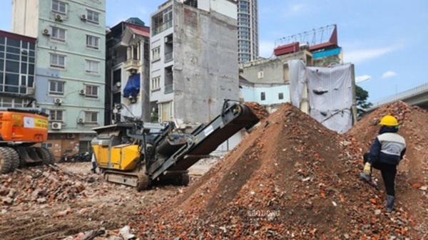 Hanoi promotes recycling of thousands of tons of construction waste. Photo: Minh Hanh