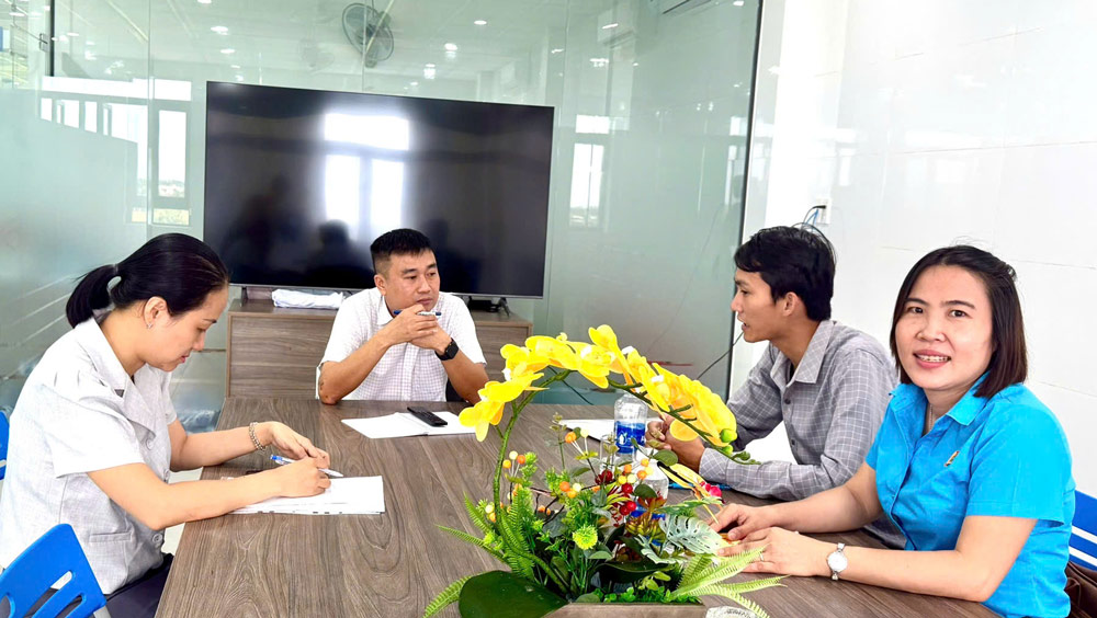 Nam Phuoc Commune Trade Union, Da Nang guides the establishment of grassroots trade unions at Trong Phuc General Clinic. Photo: Nam Phuoc Trade Union
