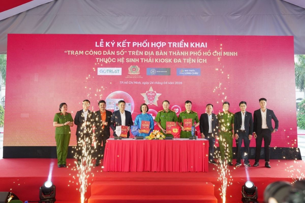 Lễ ký kết phối hợp triển khai Trạm Công dân số trên địa bàn TPHCM. Ảnh: H.Khánh - FPT Long Châu