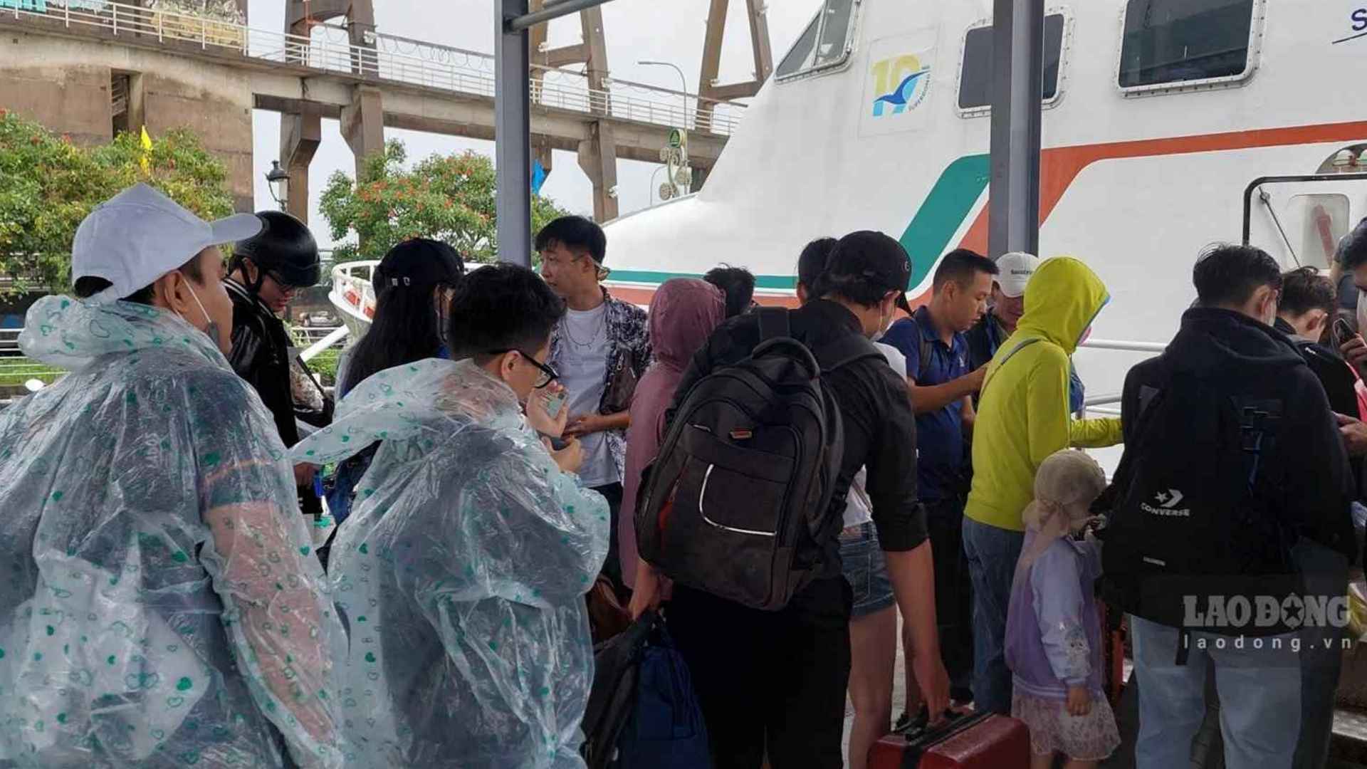 Weather forecast for the weekend of August 22-23, Northern region has heavy rain. Photo: Minh Vu
