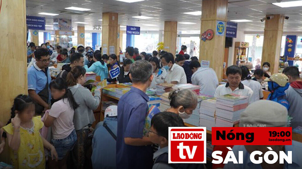 Saigon Hot News: Reasons why parents still queue to buy books even though they can borrow them for free