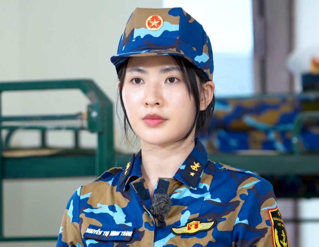 Minh Trang bị nhắc nhở trong tập 2 “Sao nhập ngũ“. Ảnh: Ê-kíp cung cấp.