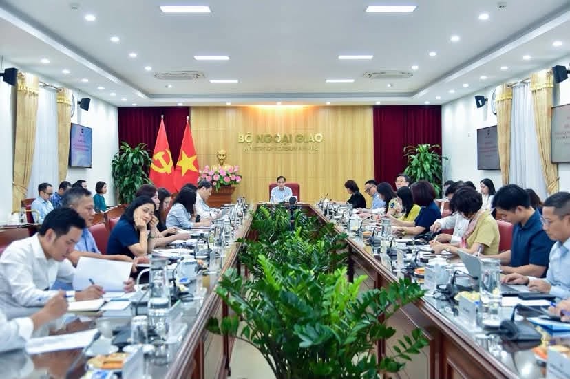 Politburo Member, Minister of Foreign Affairs Le Hoai Trung chaired an inter-sectoral meeting on reviewing and urging the implementation of international commitments and agreements. Photo: Ministry of Foreign Affairs