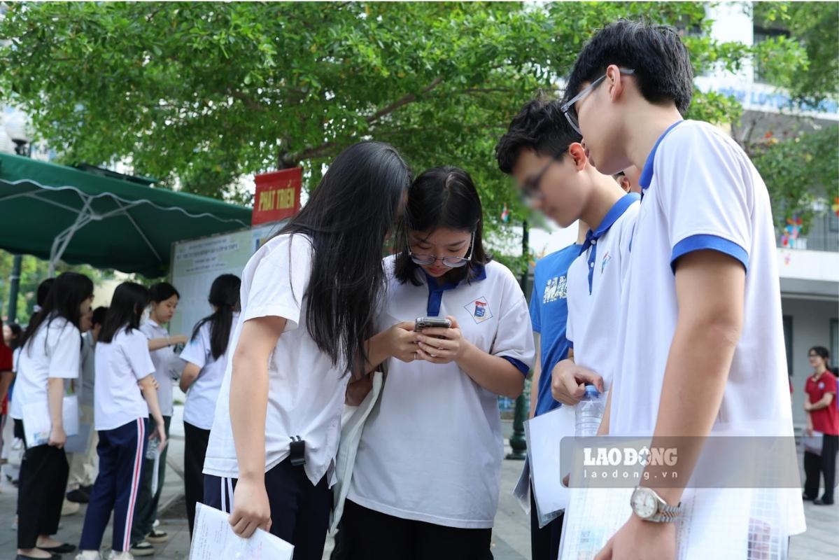 Candidates taking the 10th grade entrance exam in 2026 in Hanoi. Photo: Hai Nguyen