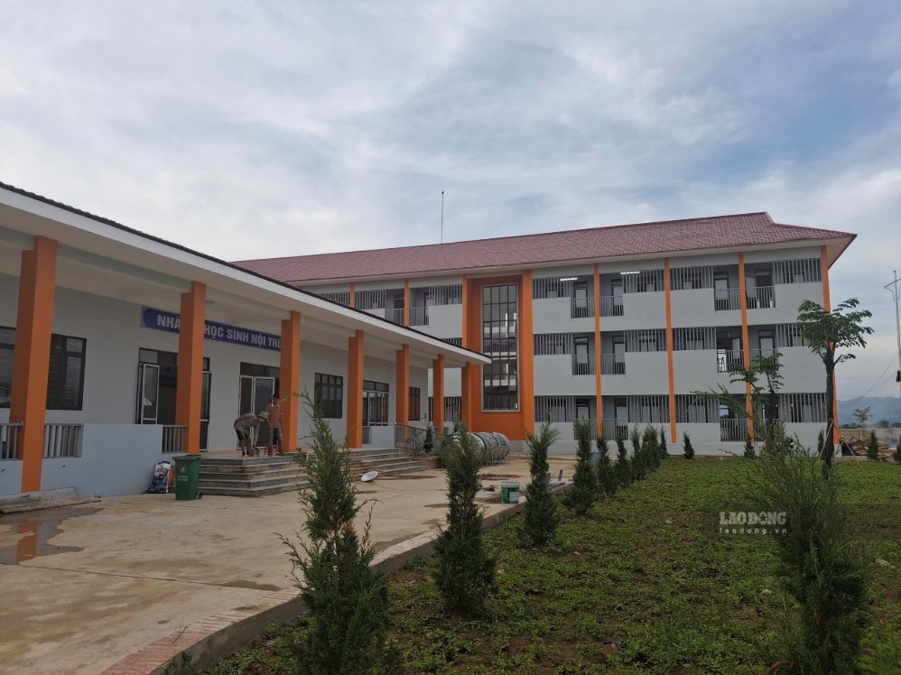 Dien Bien Department of Education and Training is submitting for approval the school arrangement plan. Photo: Thanh Binh