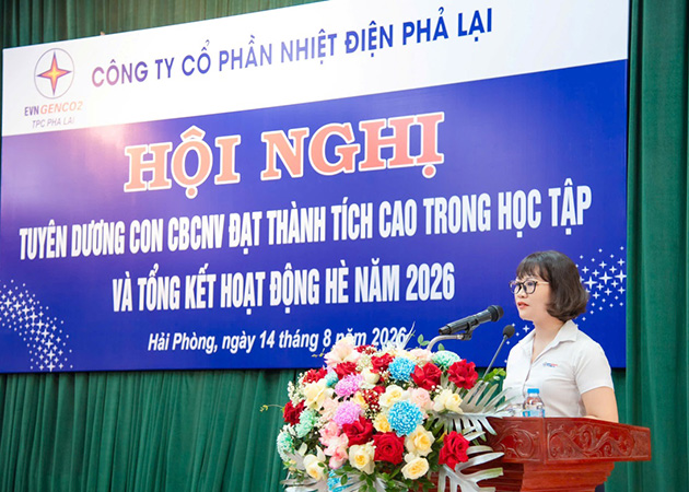 Bà Đỗ Thị Phương Huyền – Trưởng ban Nữ công báo cáo tại Hội nghị. Ảnh: Thu Trang