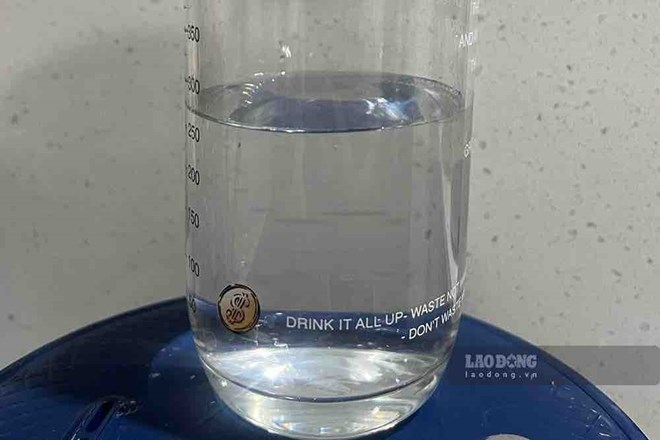 Drinking warm water helps support good sleep and stabilize blood pressure. Photo: Kieu Vu.