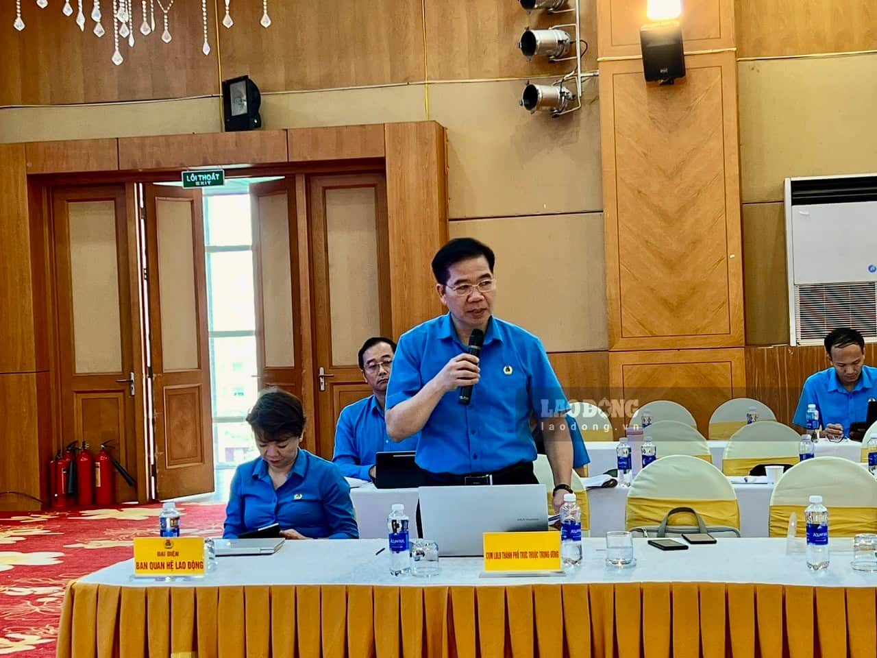 Mr. Nguyen Huy Khanh - Vice Chairman of the Hanoi Labor Federation - highly appreciated the draft expansion of the authority to reward commune-level trade unions. Photo: Minh Huong.