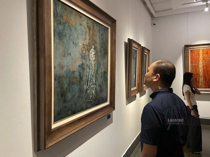 Triển lãm “Nhựa ban mai” do 4 tác giả Ngô Thục An, Đặng Vy Lê, Võ Nguyễn Tường Minh (sinh năm 2009) và Nguyễn Ngọc Châu Anh (sinh năm 2010) thực hiện thu hút đông đảo du khách tham quan.