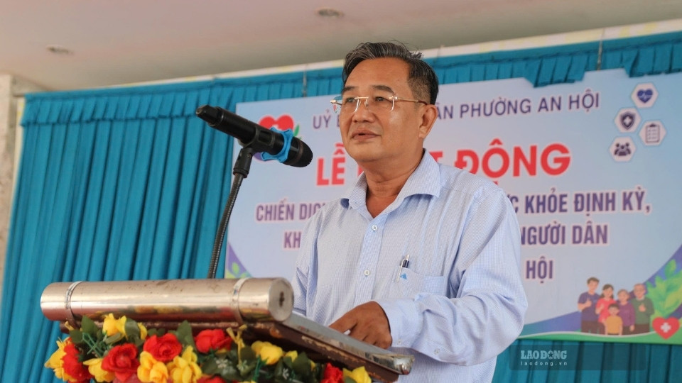 Mr. Bach Nhu Yen - Vice Chairman of An Hoi Ward People's Committee speaks at the launching ceremony of the 90-day and night campaign for free health check-ups for people. Photo: Hoang Loc