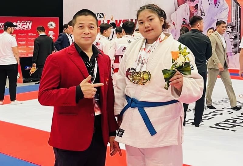 ブイ・ディン・ティエン監督とベトナム柔術代表選手は、最高の成績を収めるために試合に集中しています。写真:ティエン・ブイ