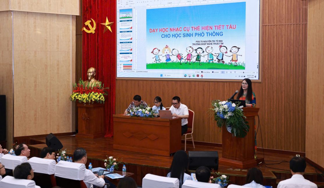 Chuyên gia trình bày tham luận tại hội thảo. Ảnh: BTC