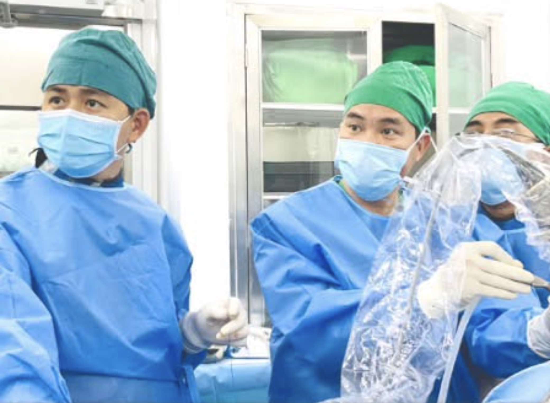 Nearly 1,000 cases of percutaneous kidney stone removal have been performed over the past 4 years. Photo: Khanh Hoa General Hospital