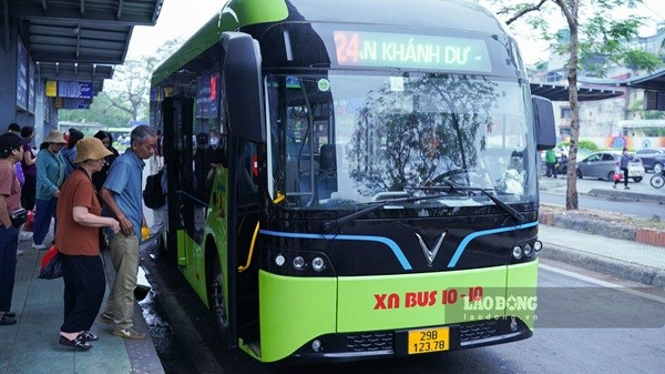 Hanoi residents get free bus and metro tickets on September 2nd. Photo: Minh Hanh