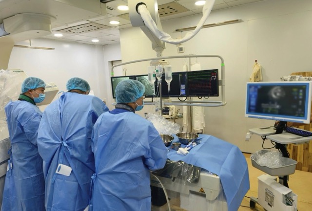 Coronary interventionists rescue a patient with acute myocardial infarction, heart attack. Photo: Source Thu Duc General Hospital