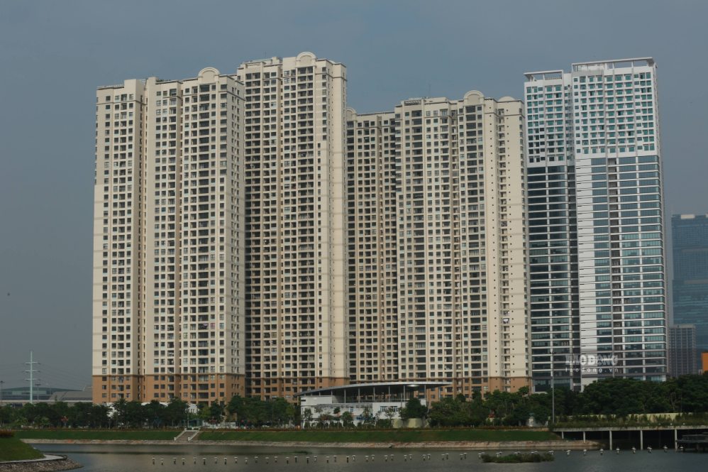 More than 12,800 unsold apartments, real buyers still find it difficult to spend money. Photo: Hai Nguyen.