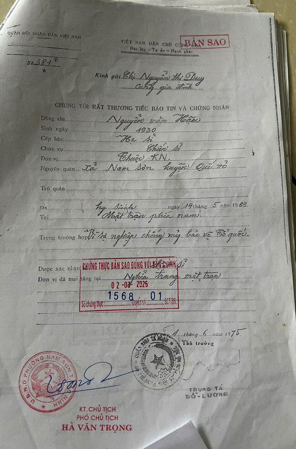 Giấy báo tử liệt sĩ Nguyễn Văn Hậu. Ảnh: Quang Cường (Bộ CHQS TP Đà Nẵng)