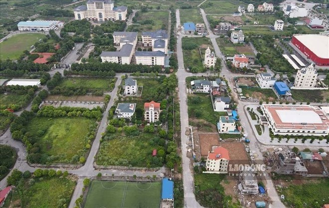 Conditions for separating land plots that are not adjacent to roads with walkways through adjacent land are of concern to people, the Ministry of Agriculture and Environment has answered. Photo: Phan Anh