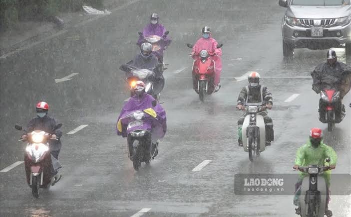 Hanoi is forecast to have moderate to heavy rain due to the impact of storm No. 4. Photo: To The