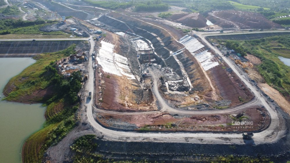 Theo Ban Quản lý dự án Điện 3 (thuộc EVN), đại diện chủ đầu tư quản lý, điều hành dự án cho biết: Dự án xây dựng mới tuyến năng lượng gồm: Kênh dẫn vào cửa nhận nước, cửa nhận nước, đường ống áp lực, nhà máy thủy điện, kênh xả hạ lưu và hệ thống đấu nối nhà máy với hệ thống điện Quốc gia (đường dây đấu nối Nhà máy thủy điện Trị An mở rộng vào trạm biến áp 220/110kV của Nhà máy thủy điện Trị An hiện hữu). Ảnh: HAC