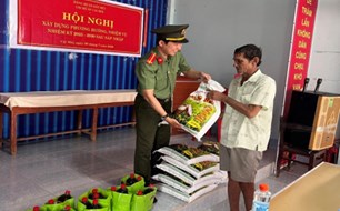 Vun đắp nghĩa tình với bà con Khmer nơi Đất Mũi