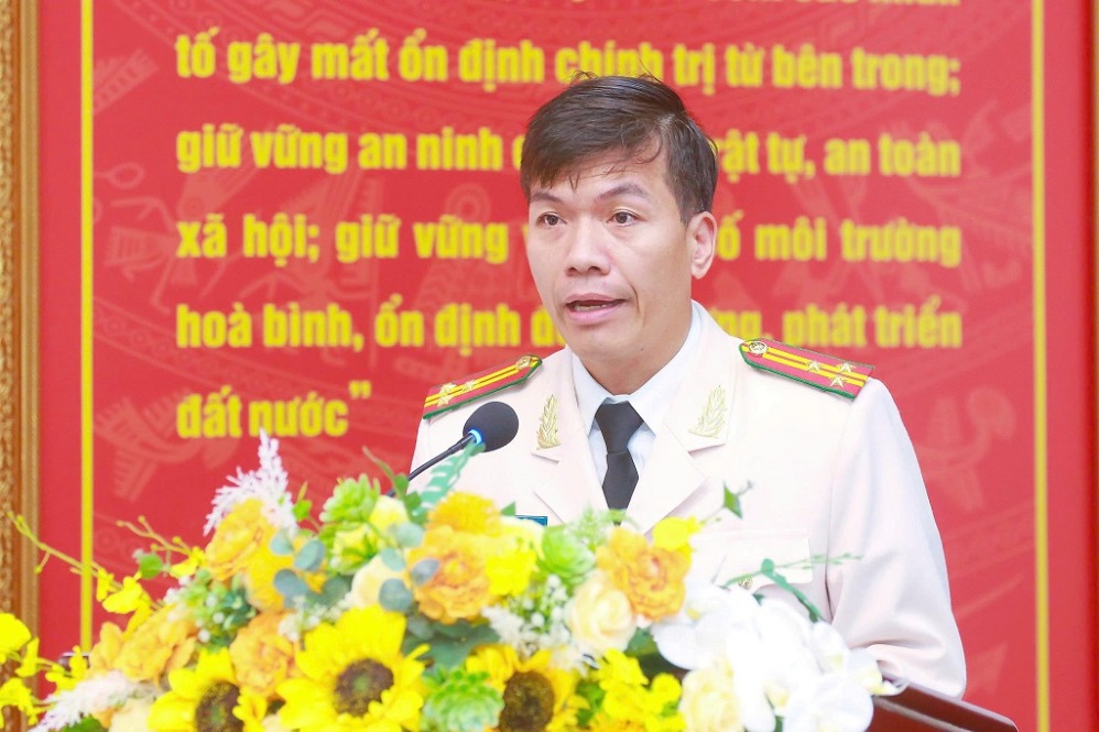 Senior Lieutenant Colonel Bui La Son - Deputy Head of the Staff Department of Nghe An Provincial Police was transferred and appointed to hold the position of Principal of People's Police Culture School VI. Photo: Nghe An Police
